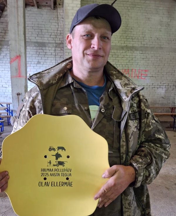 Põllumehele kohane tunnustus Kollasel randaalikettal Hiiumaa 2025 aasta tegija tiitliga